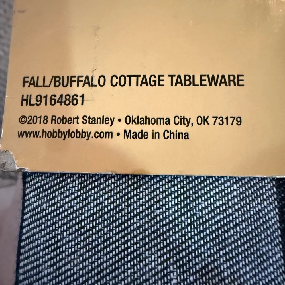 Classic Black and White Buffalo Tablecloth BY Robert Stanley NWT 60” x 120”